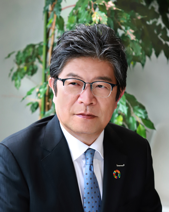 Hiroshi Hashigami, 
                  Executive Officer, 
                  Director of Division,General Administration Division